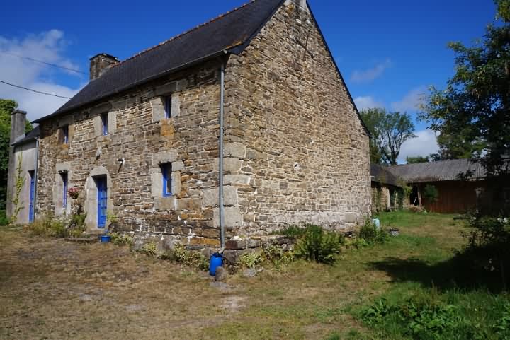 3 bed stone house for sale near Keraden