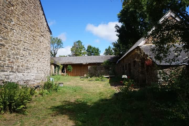 3 bed stone house for sale near Keraden