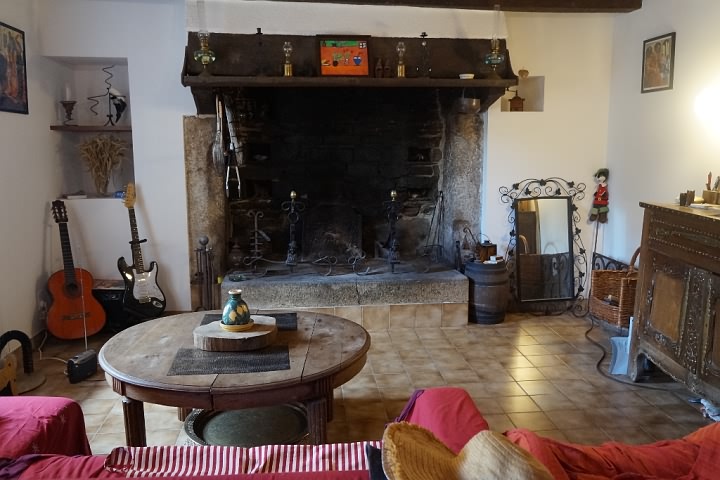 3 bed stone house for sale near Keraden