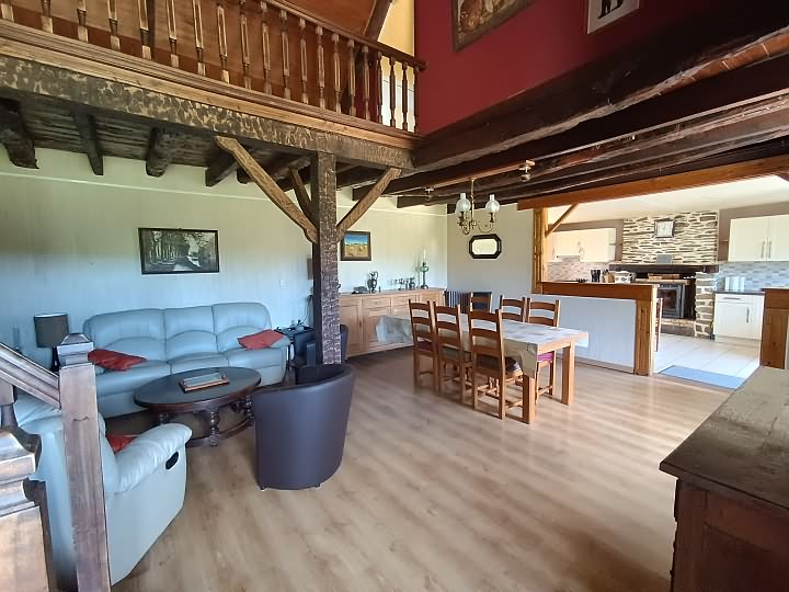 Stone longère de 4 chambres à vendre près de Bothoa