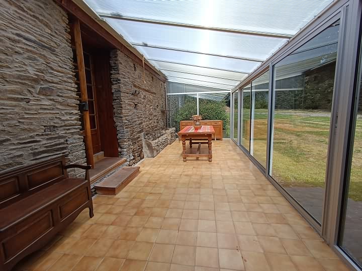 Stone longère de 4 chambres à vendre près de Bothoa