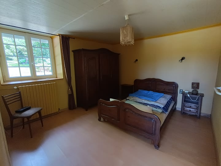 Stone longère de 4 chambres à vendre près de Bothoa