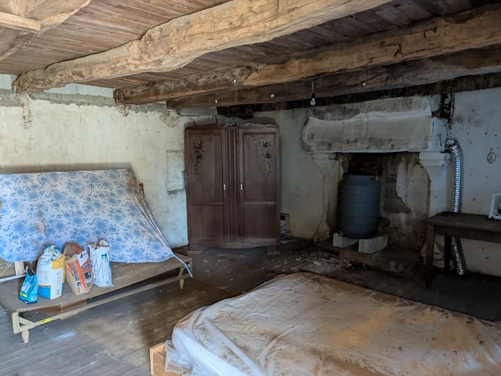 Stone house to renovate near BRITTANY CENTRE and BRITTANY CENTRE WEST