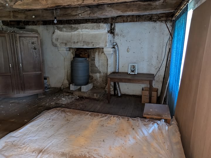 Stone house to renovate near BRITTANY CENTRE and BRITTANY CENTRE WEST