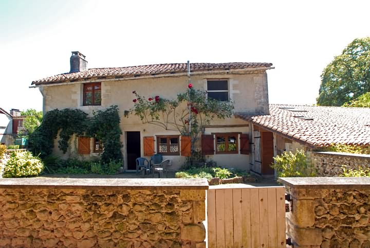 3 bed stone house for sale near Vanxains