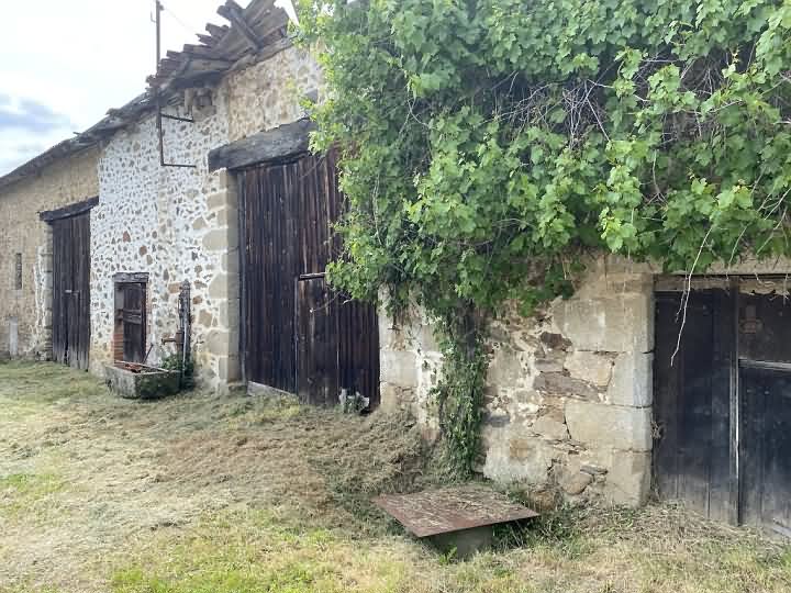 4 bed stone house for sale near Bujaleuf