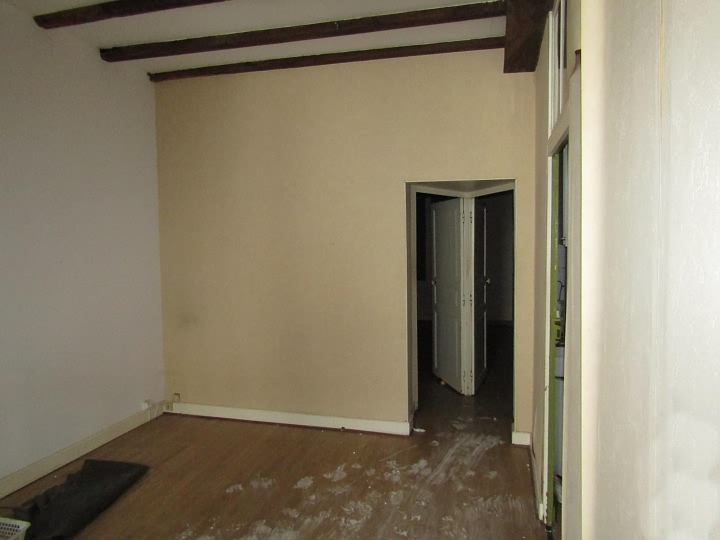 Stone house to renovate near Ardilleux