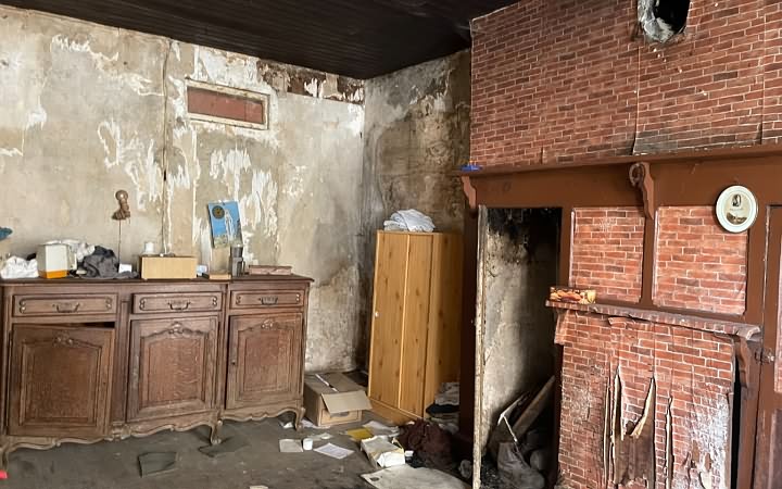 Stone house to renovate near Castels