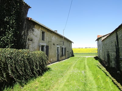 Stone barn to renovate near Ardilleux