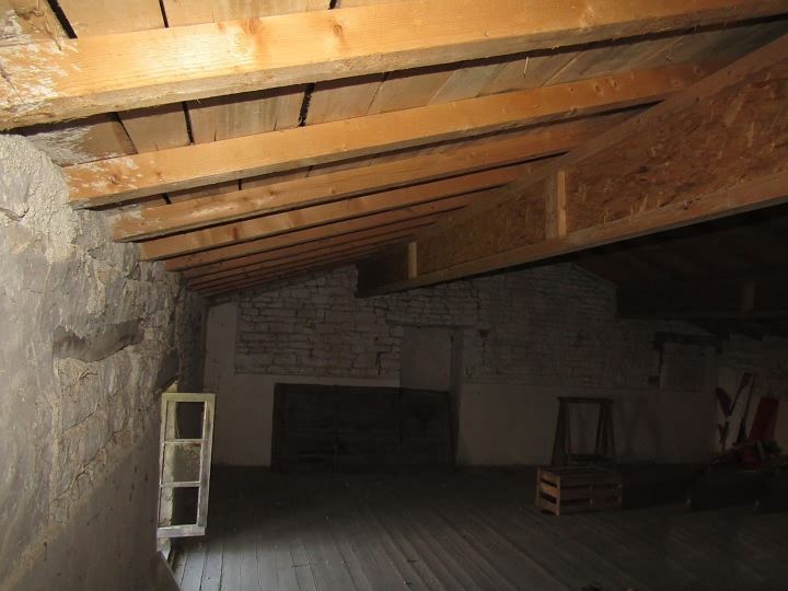 Stone barn to renovate near Ardilleux