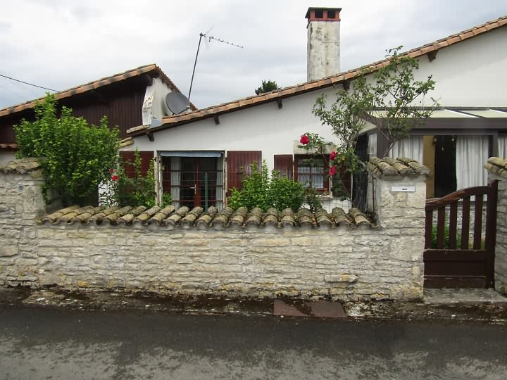 2 bed stone house for sale near Ardilleux