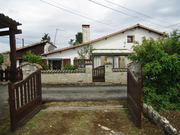 2 bed stone house for sale near Ardilleux