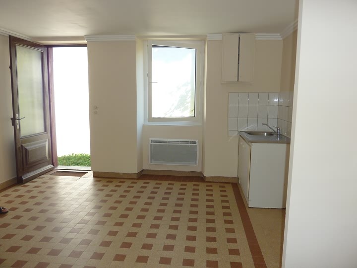 Maison en pierre d'une chambre à vendre près de Liglet