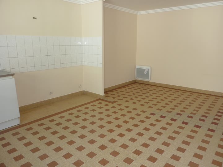 Maison en pierre d'une chambre à vendre près de Liglet
