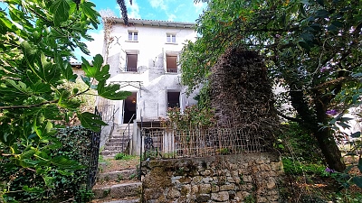5 bed stone house for sale near Goulat