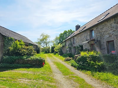 5 bed stone house for sale near Perret