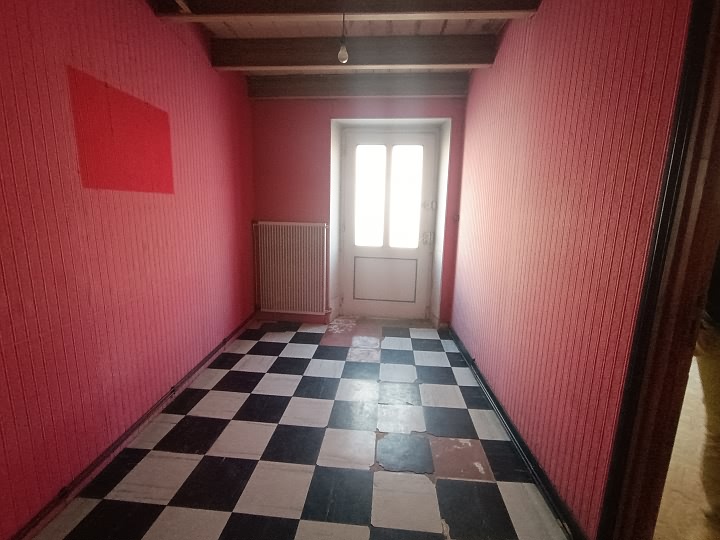 Stone house to renovate near Perret
