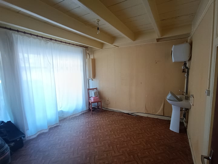 Stone house to renovate near Perret