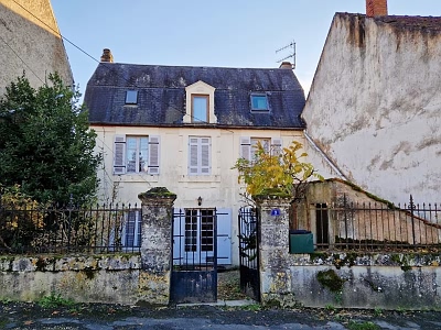 47 bed stone house for sale near Castels