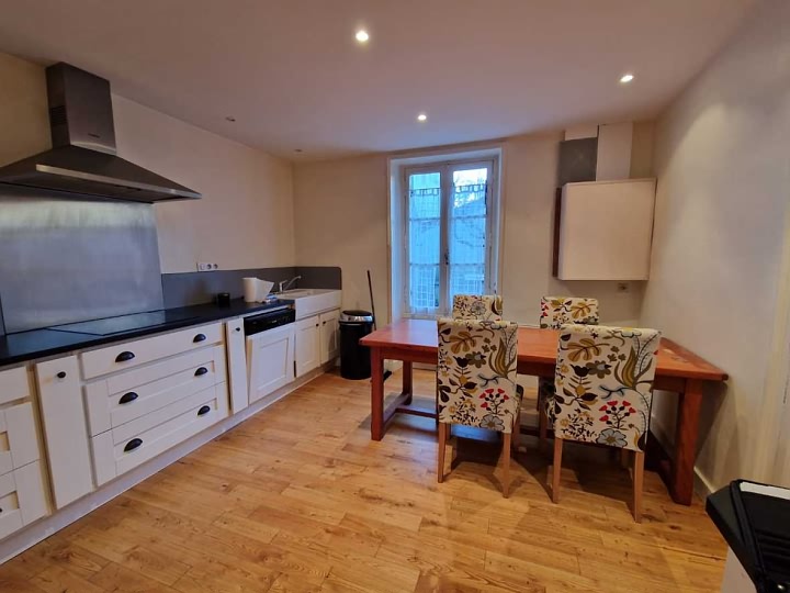 47 bed stone house for sale near Castels