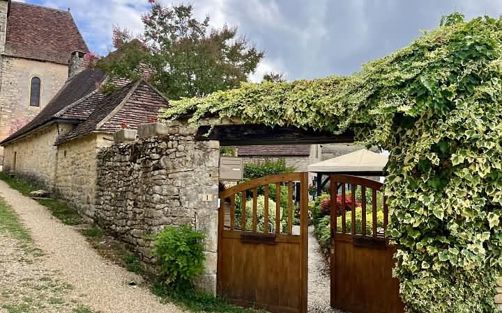 4 bed stone house for sale near Aubas