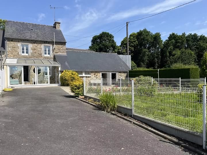 2 bed stone house for sale near Caribet