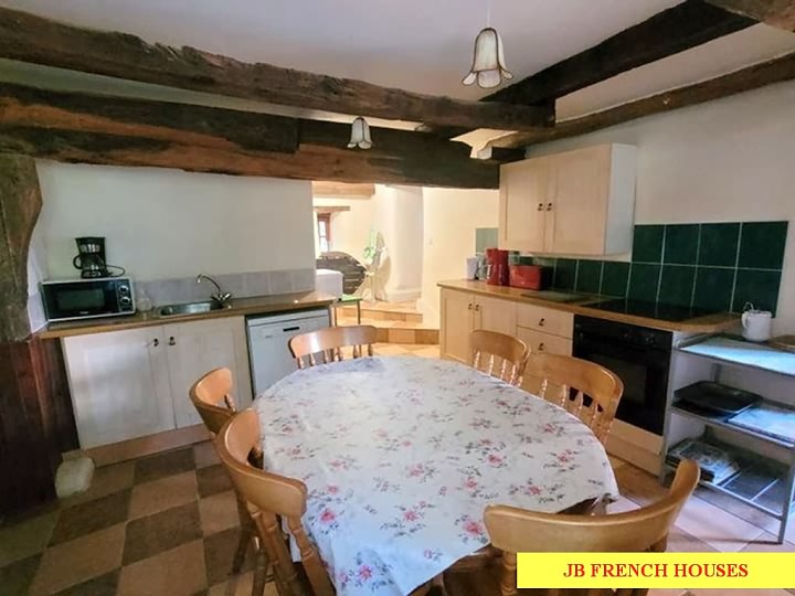 10 bed stone house for sale near Bion