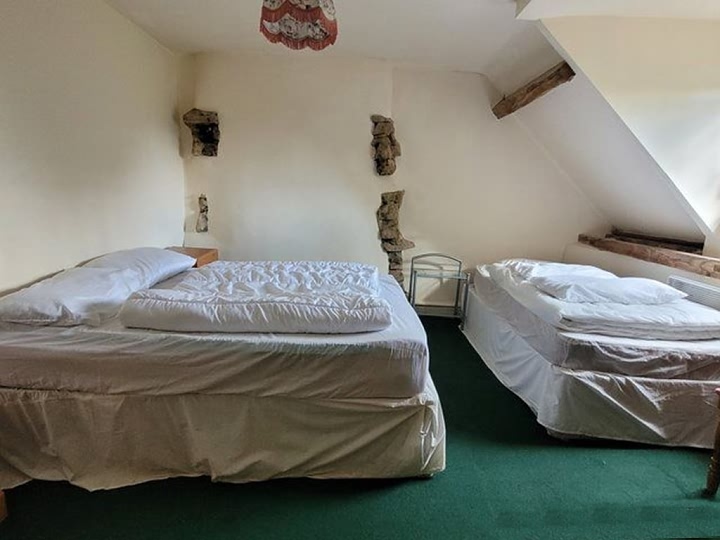 10 bed stone house for sale near Bion