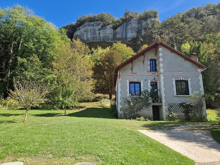 2 bed stone house for sale near Dordogne and Lot