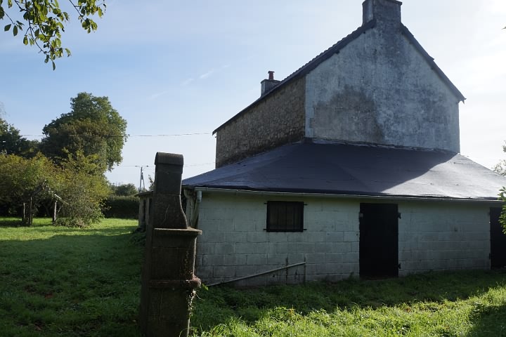3 bed stone house for sale near Keraden
