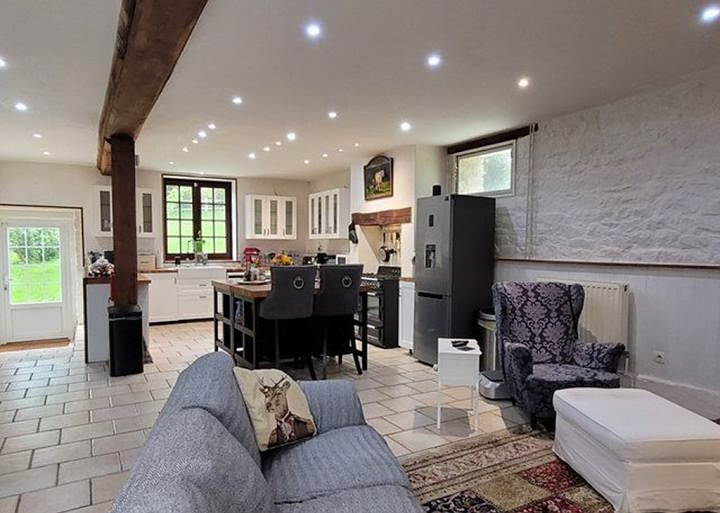 7 bed stone house for sale near Bion