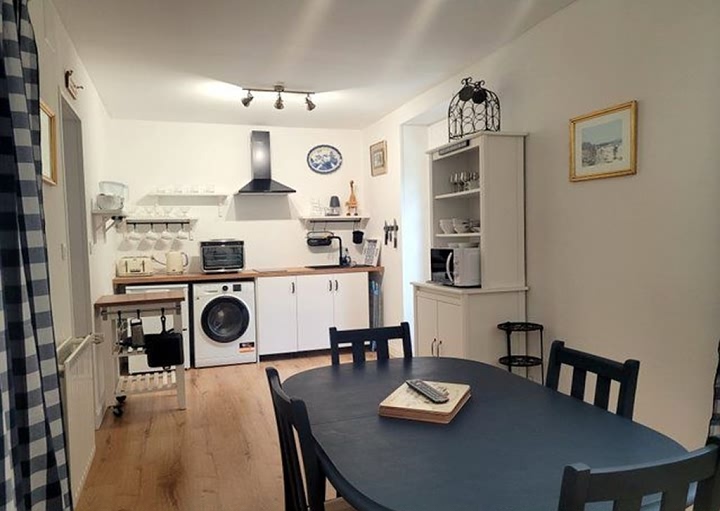 7 bed stone house for sale near Bion