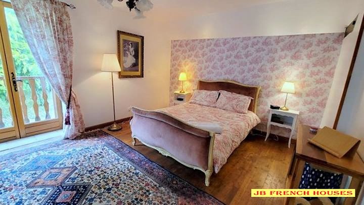 7 bed stone house for sale near Bion