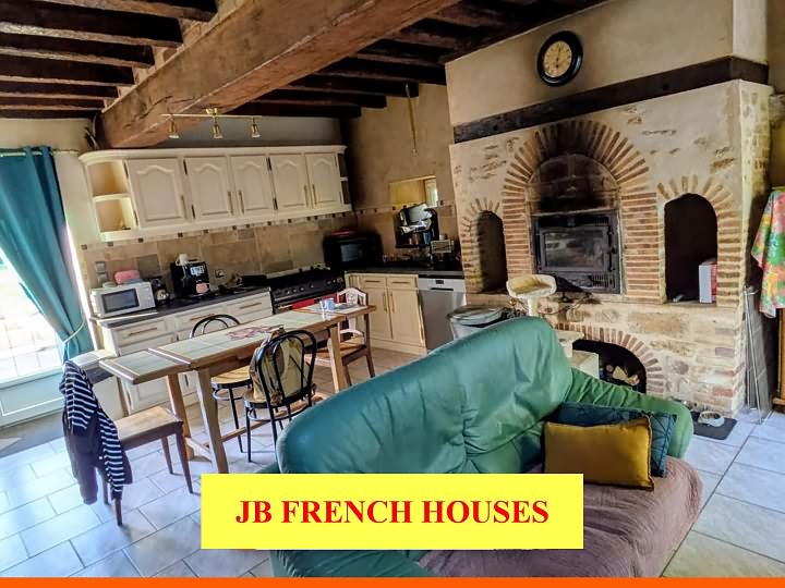 2 bed stone house for sale near Igé