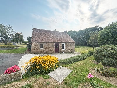Stone house to renovate near Perrou