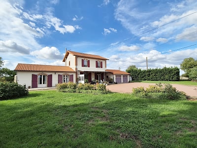 3 bed stone house for sale near Viennay