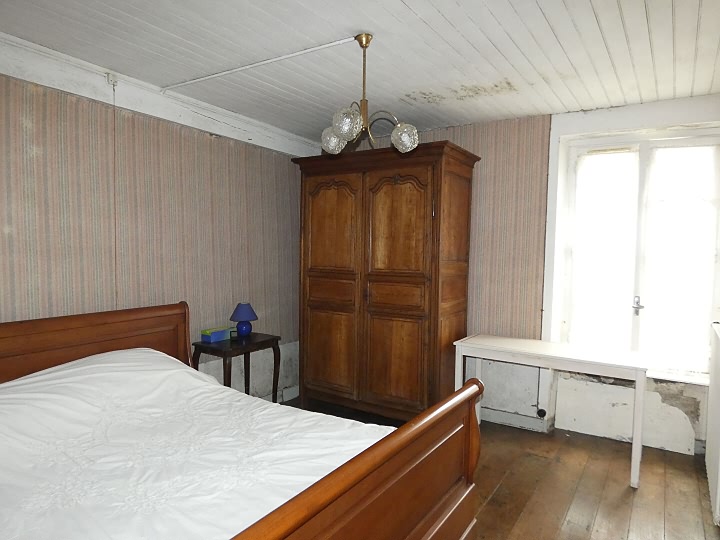 52 bed stone house for sale near Jarry