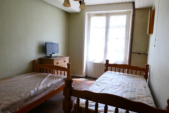 52 bed stone house for sale near Jarry