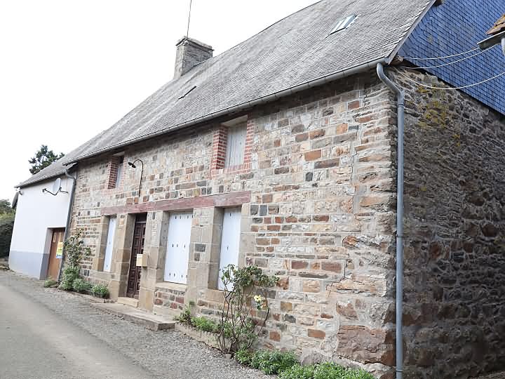 52 bed stone house for sale near Jarry
