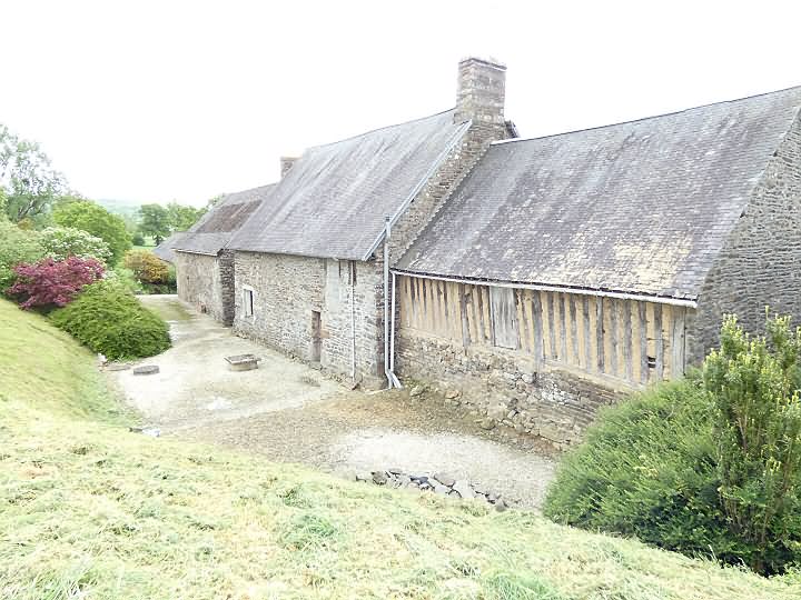 52 bed stone house for sale near Jarry