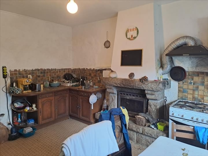 2 bed stone house for sale near Keraden