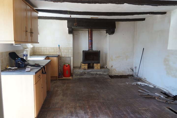 2 bed stone cottage for sale near Keraden