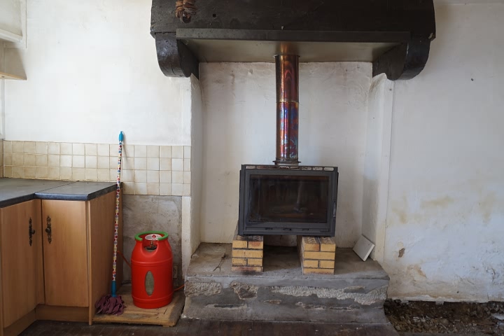 2 bed stone cottage for sale near Keraden