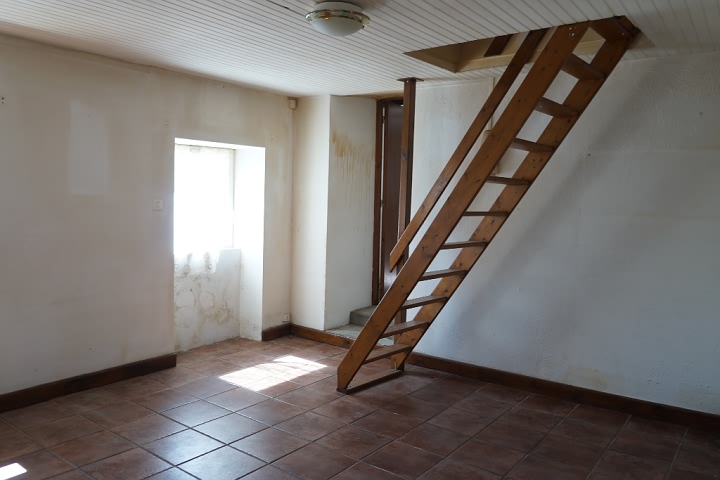 2 bed stone cottage for sale near Keraden