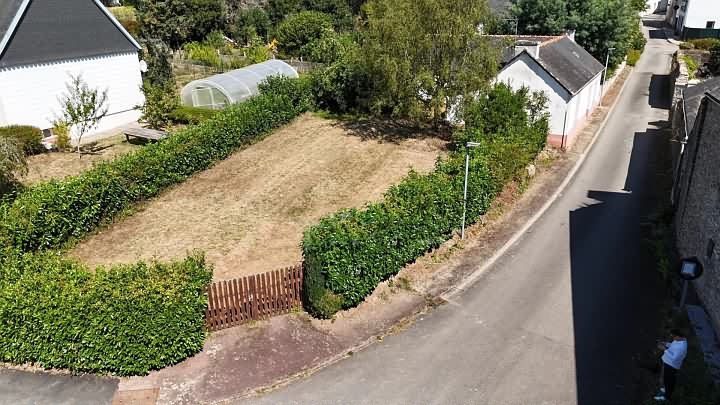 Stone house to renovate near Kergloff