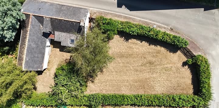 Stone house to renovate near Kergloff