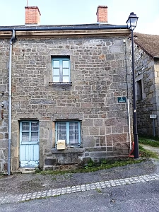 Stone house to renovate near Farges