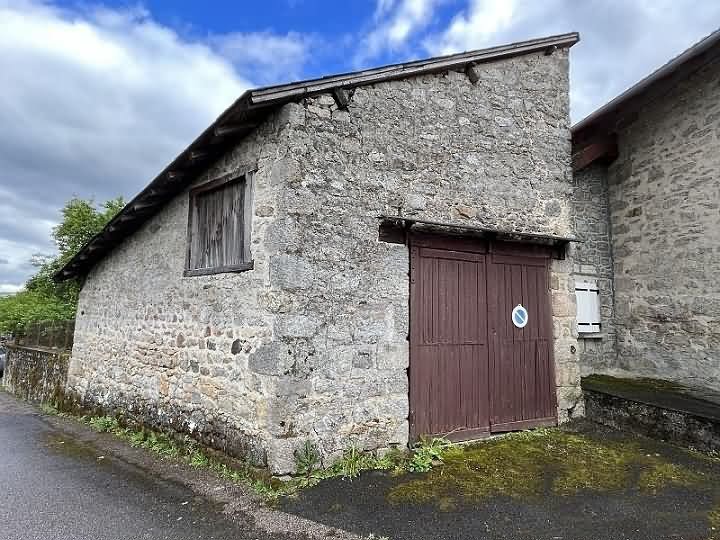 Stone barn to renovate near Farebout