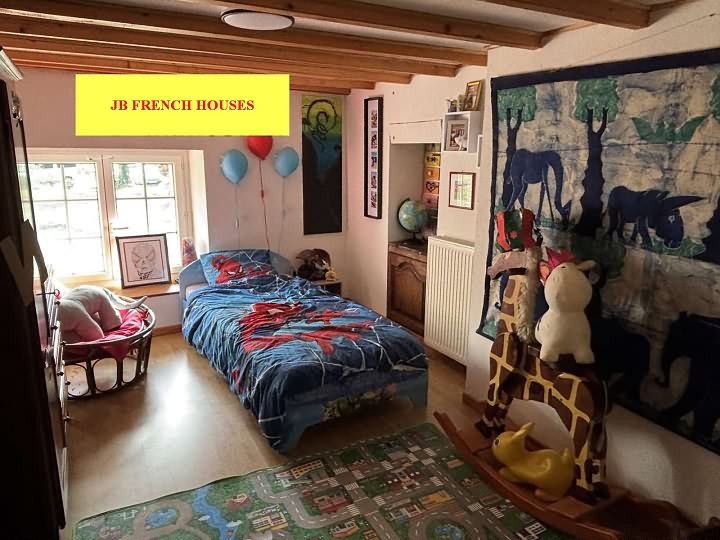 5 bed stone house for sale near Lesbois