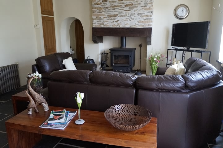 4 bed stone house for sale near Keraden